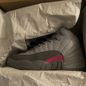 Size 7Y (GS) vivid pink 12s